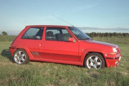 Renault 5 GT Turbo from the side