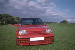 Renault 5 GT Turbo from in front
