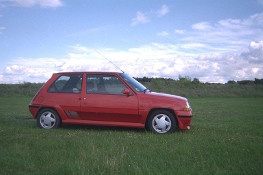 Renault 5 GT Turbo from the side