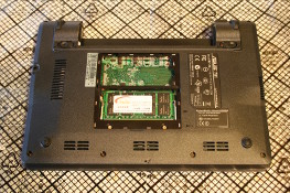 Eee PC 4G (701) - Remove the DIMM cover