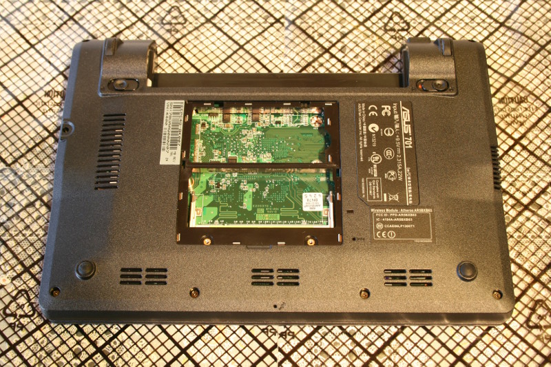 Computers/EeePC/701/EeePC701_dismantle_03.jpg