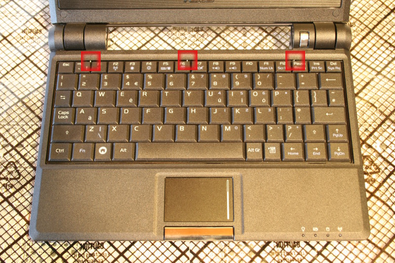 Computers/EeePC/701/EeePC701_dismantle_04.jpg