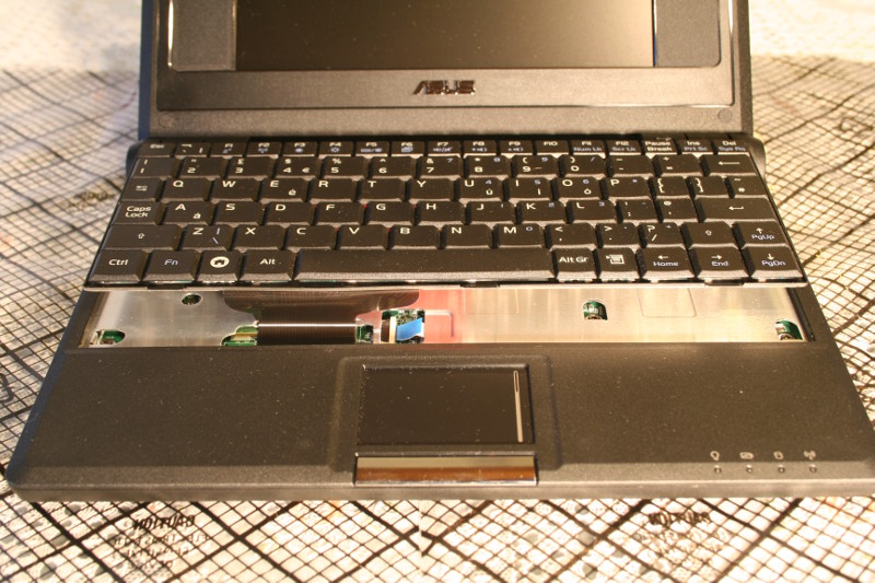 Computers/EeePC/701/EeePC701_dismantle_05.jpg