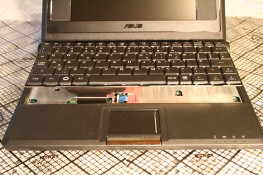 Eee PC 4G (701) - Keyboard flexi exposed