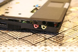 Eee PC 4G (701) - Prise cover over audio sockets