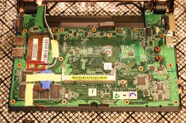 Eee PC 4G (701) - Lift board %26 remove WiFi aerials